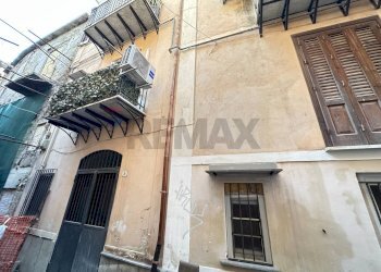 Edificio all\'aperto - Trilocale vicolo Gesù e Maria 15 a Palazzo Reale e vicolo Pesacannone 5, Palermo - foto 31
