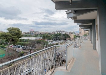 Balcone - Apartment VIALE DEL FANTE
 
50, Palermo - photo 2