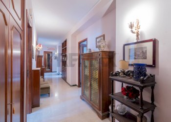 Hall / corridoio - Apartment VIALE DEL FANTE
 
50, Palermo - photo 20