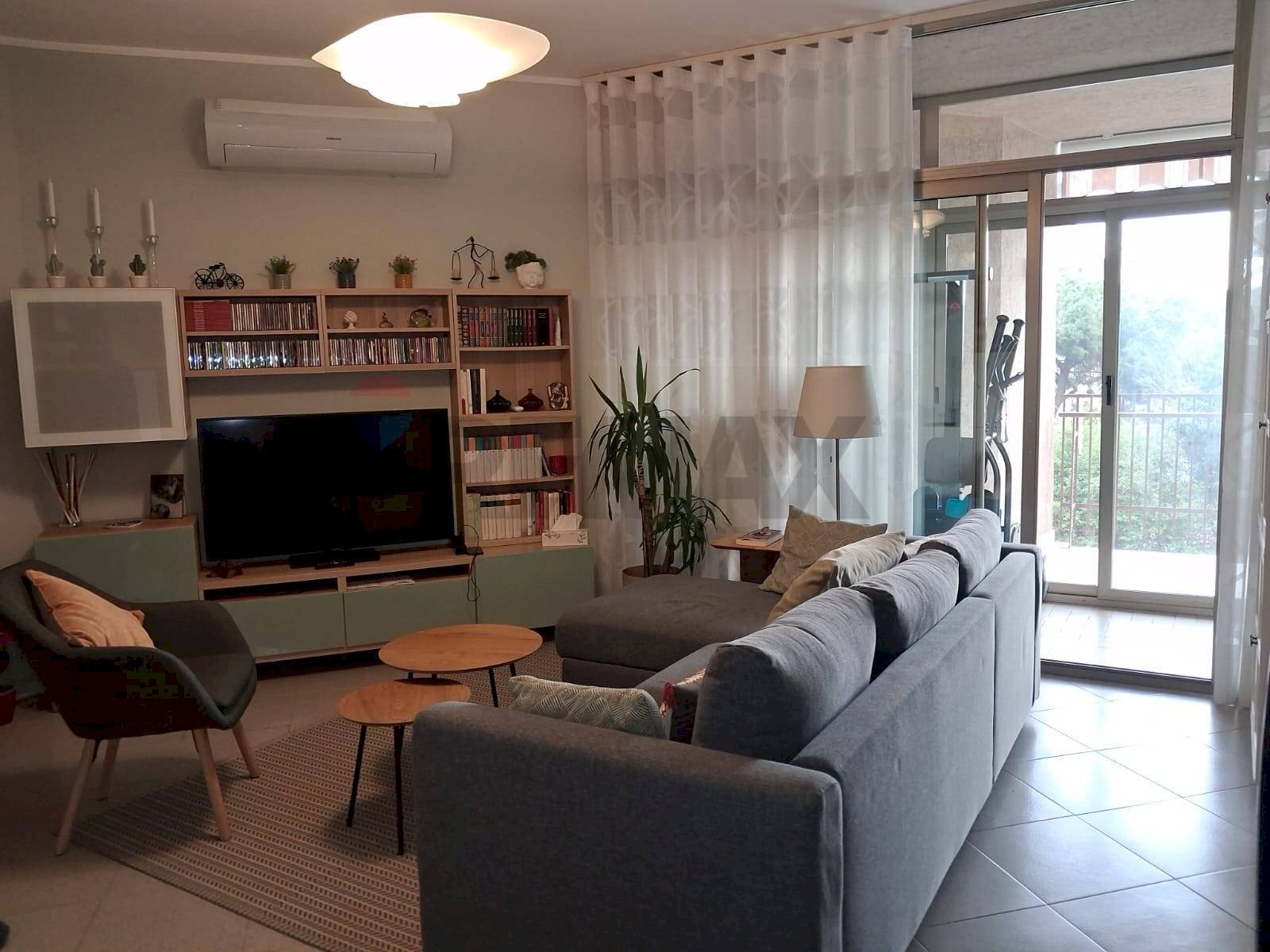 Soggiorno - Four-room apartment Via Evangelista Di Blasi
 
91/93, Palermo - photo 1