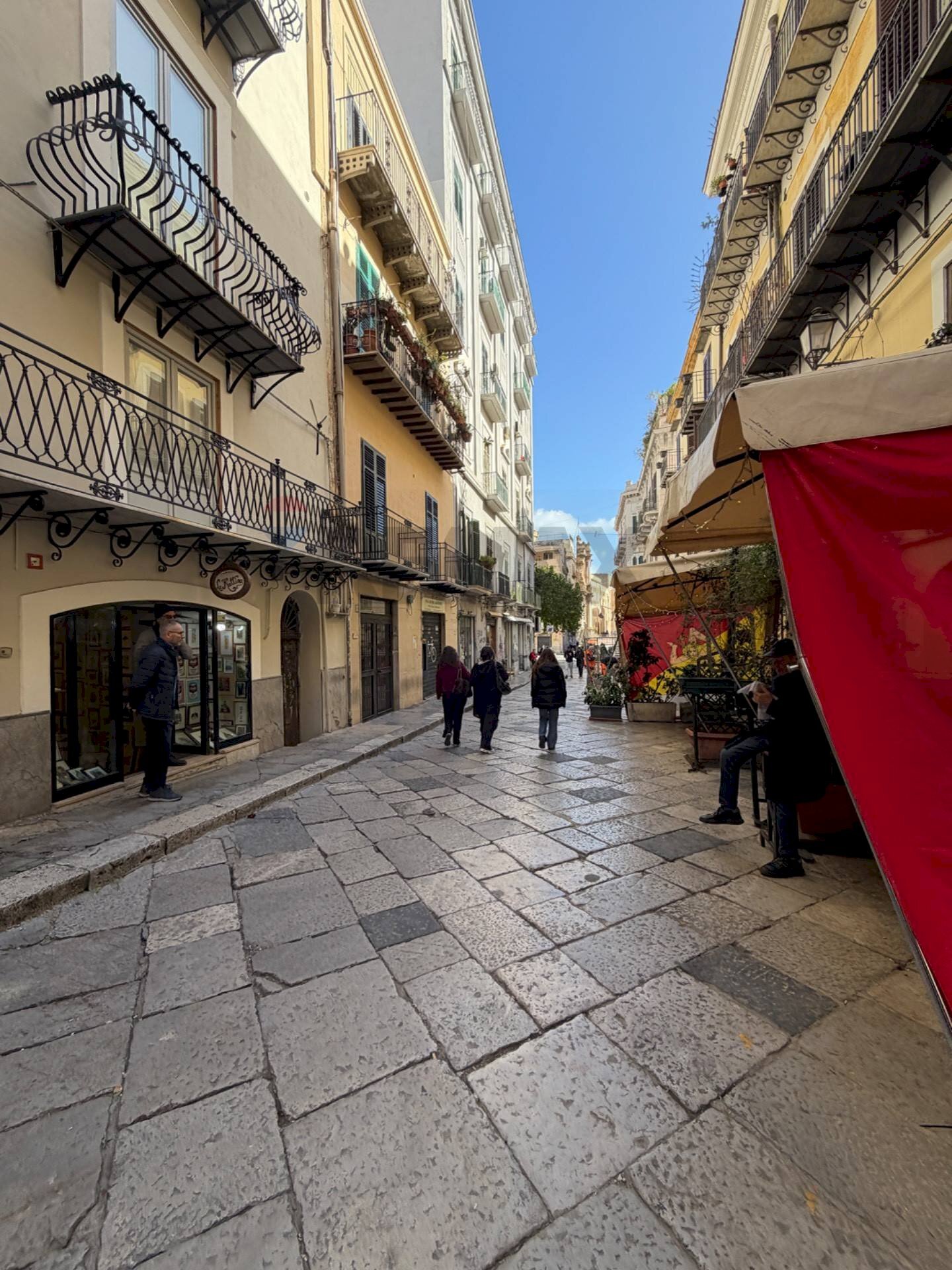 Edificio all\'aperto - Attività Commerciale Via Discesa dei Giudici
 
32, Palermo - foto 2
