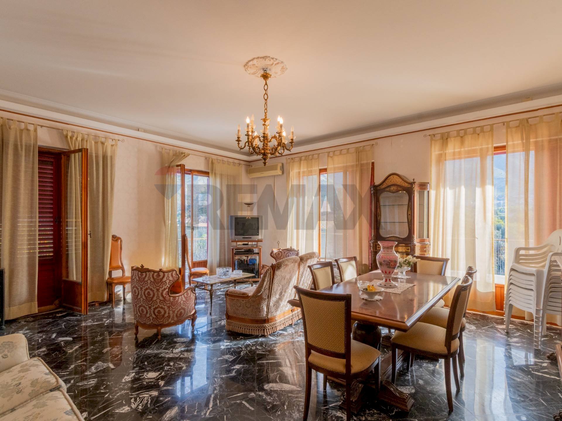 Sala da pranzo - Semi-detached house via Olio di Lino
 
16, Palermo - photo 1