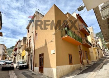 Edificio all\'aperto - Casa indipendente Via Nicolò Vivona
 
1, Castellammare del Golfo - foto 1