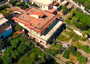 Edificio all\'aperto - Villa Viale John Fitzgerald Kennedy
 
10, Casteldaccia - photo 7