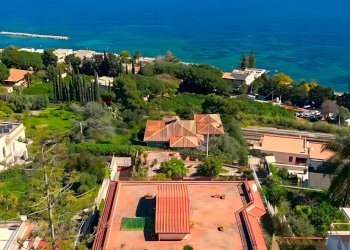 Vista dell\'acqua - Villa Viale John Fitzgerald Kennedy
 
10, Casteldaccia - photo 8