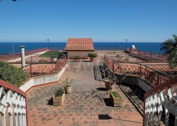 Vista dell\'acqua - Villa Viale John Fitzgerald Kennedy
 
10, Casteldaccia - photo 11