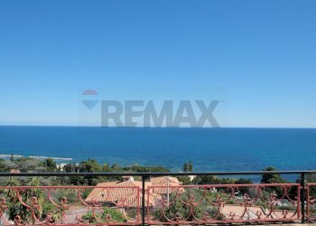Vista dell\'acqua - Villa Viale John Fitzgerald Kennedy
 
10, Casteldaccia - photo 12