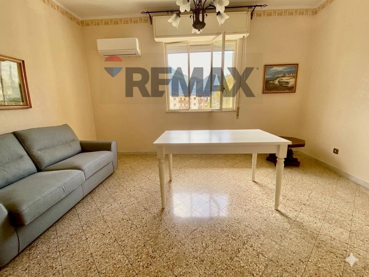 Soggiorno - Four-room apartment Viale Caltagirone
 
4, Palermo - photo 1