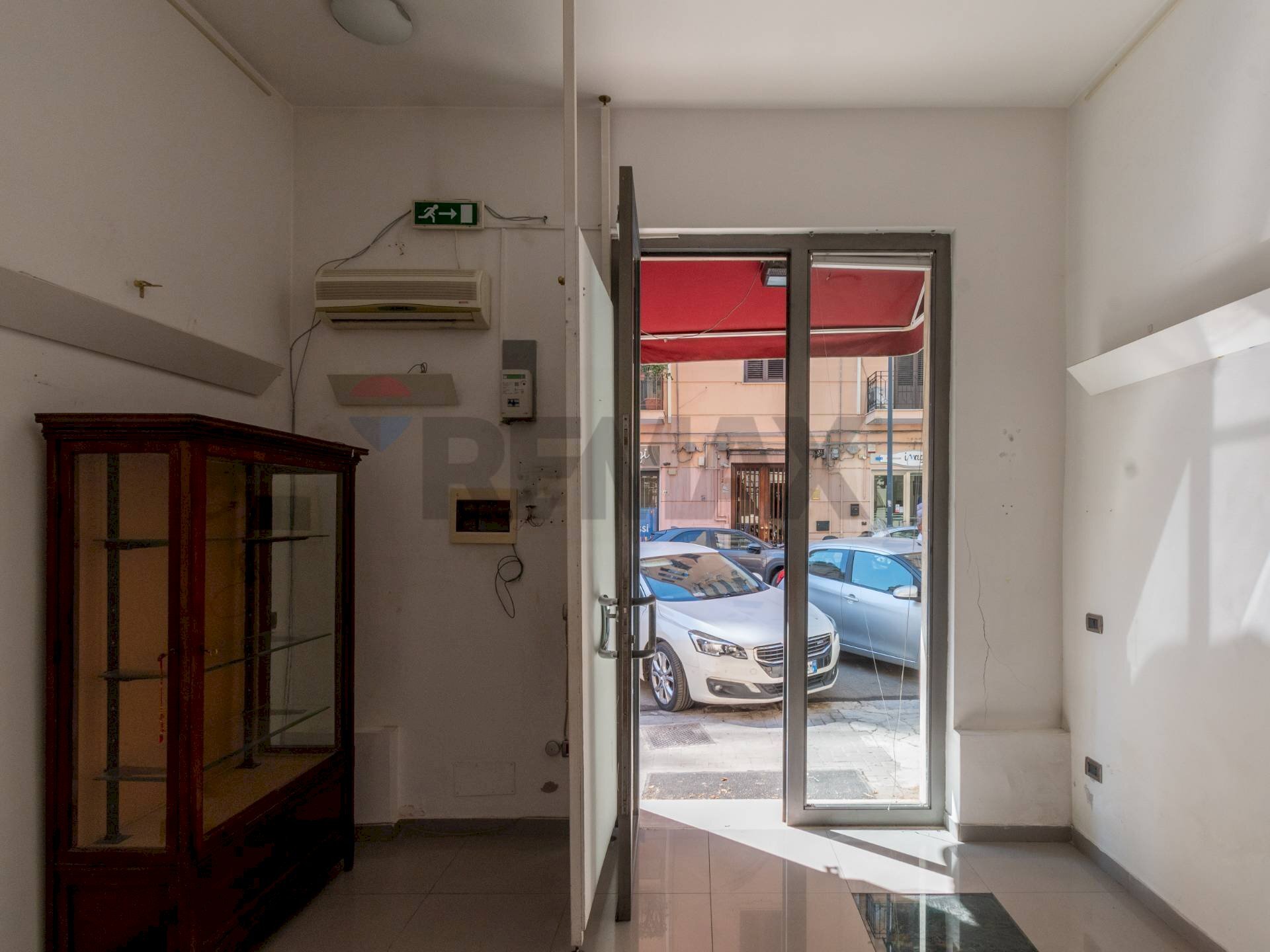 Stanza vuota - Negozio Via gioacchino Di Marzo
53, Palermo - foto 2
