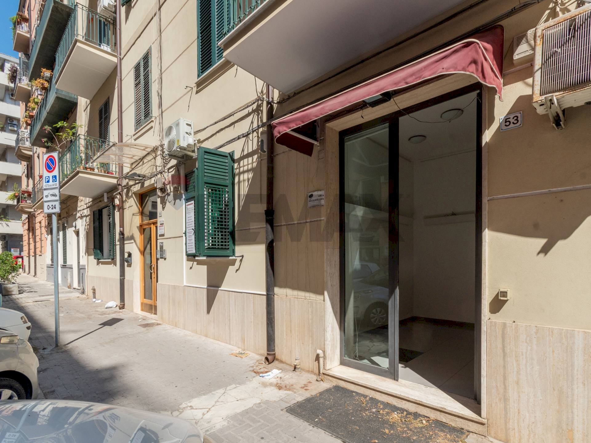 Edificio all\'aperto - Negozio Via gioacchino Di Marzo
 
53, Palermo - foto 1