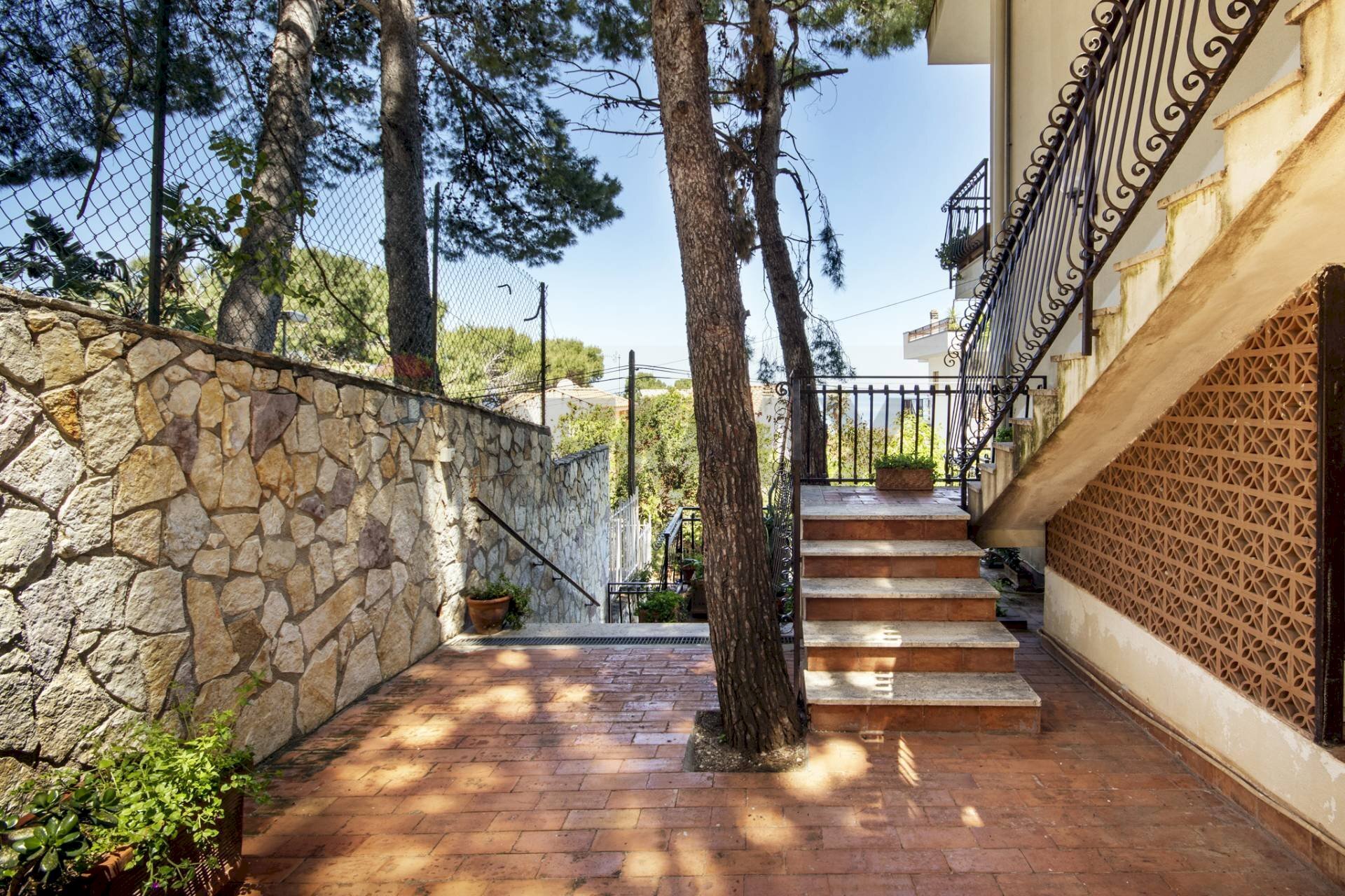 Scale - Three-room apartment Via Pitea Da Marsiglia
16, Palermo - photo 2
