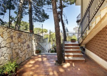 Scale - Three-room apartment Via Pitea Da Marsiglia
 
16, Palermo - photo 2