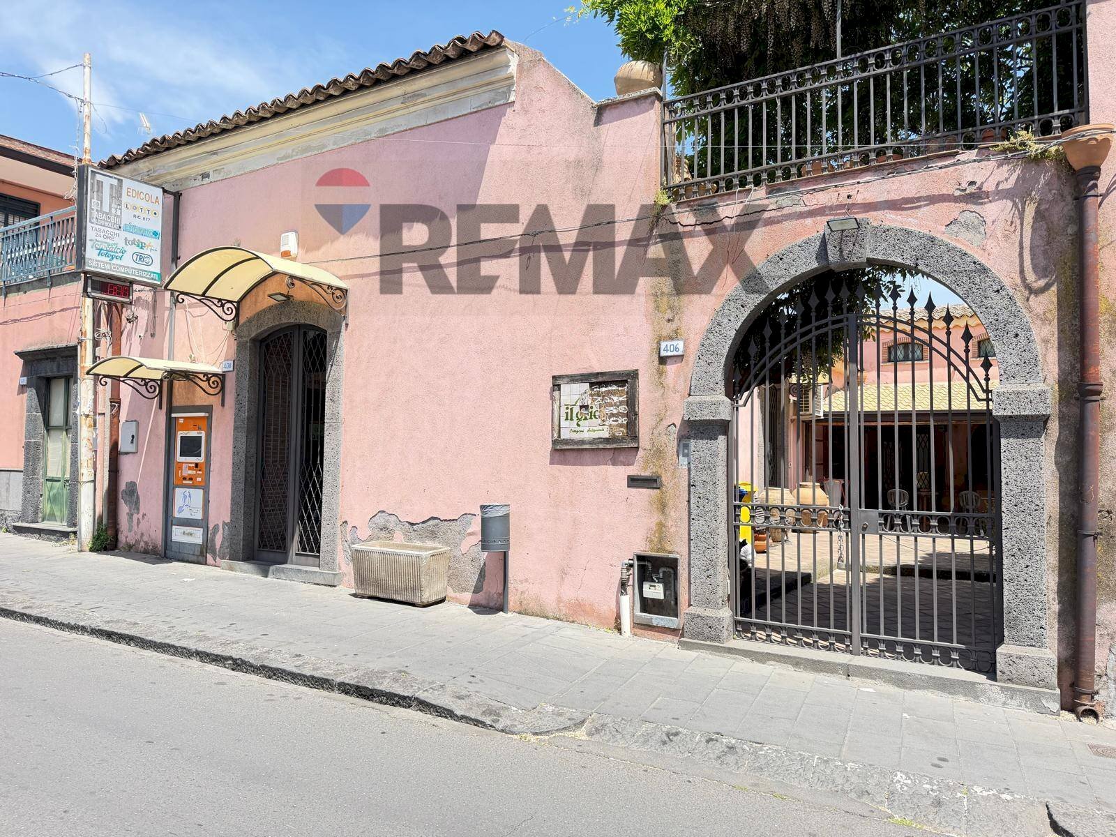 Edificio all\'aperto - Attività Commerciale Via Etnea
 
406/408, Gravina di Catania - foto 1