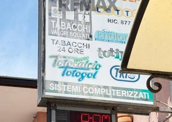 Edificio all\'aperto - Attività Commerciale Via Etnea
 
406/408, Gravina di Catania - foto 3