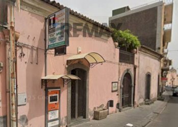 Edificio all\'aperto - Attività Commerciale Via Etnea
 
406/408, Gravina di Catania - foto 5