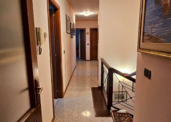 Hall / corridoio - Casa semi indipendente Via Vittorio Emanuele Da Bormida
 
57, Catania - foto 28
