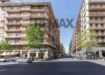 Edificio all\'aperto - Three-room apartment Viale Vittorio Veneto
 
45, Catania - photo 1