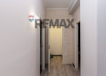 Hall / corridoio - Three-room apartment Viale Vittorio Veneto
 
45, Catania - photo 14