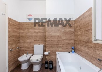 Bagno - Three-room apartment Viale Vittorio Veneto
 
45, Catania - photo 17