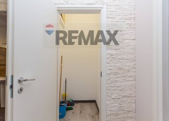 Hall / corridoio - Three-room apartment Viale Vittorio Veneto
 
45, Catania - photo 18