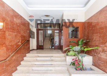 Ricezione / Lobby - Three-room apartment Viale Vittorio Veneto
 
45, Catania - photo 31