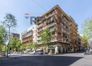 Edificio all\'aperto - Three-room apartment Viale Vittorio Veneto
 
45, Catania - photo 34