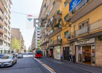 Edificio all\'aperto - Three-room apartment Viale Vittorio Veneto
 
45, Catania - photo 35