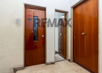 Hall / corridoio - Three-room apartment Viale Vittorio Veneto
 
45, Catania - photo 36