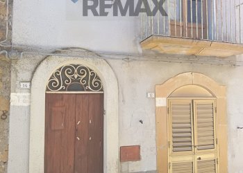 Edificio all\'aperto - Independent house Via D'Arena
 
10/12, Aidone - photo 1