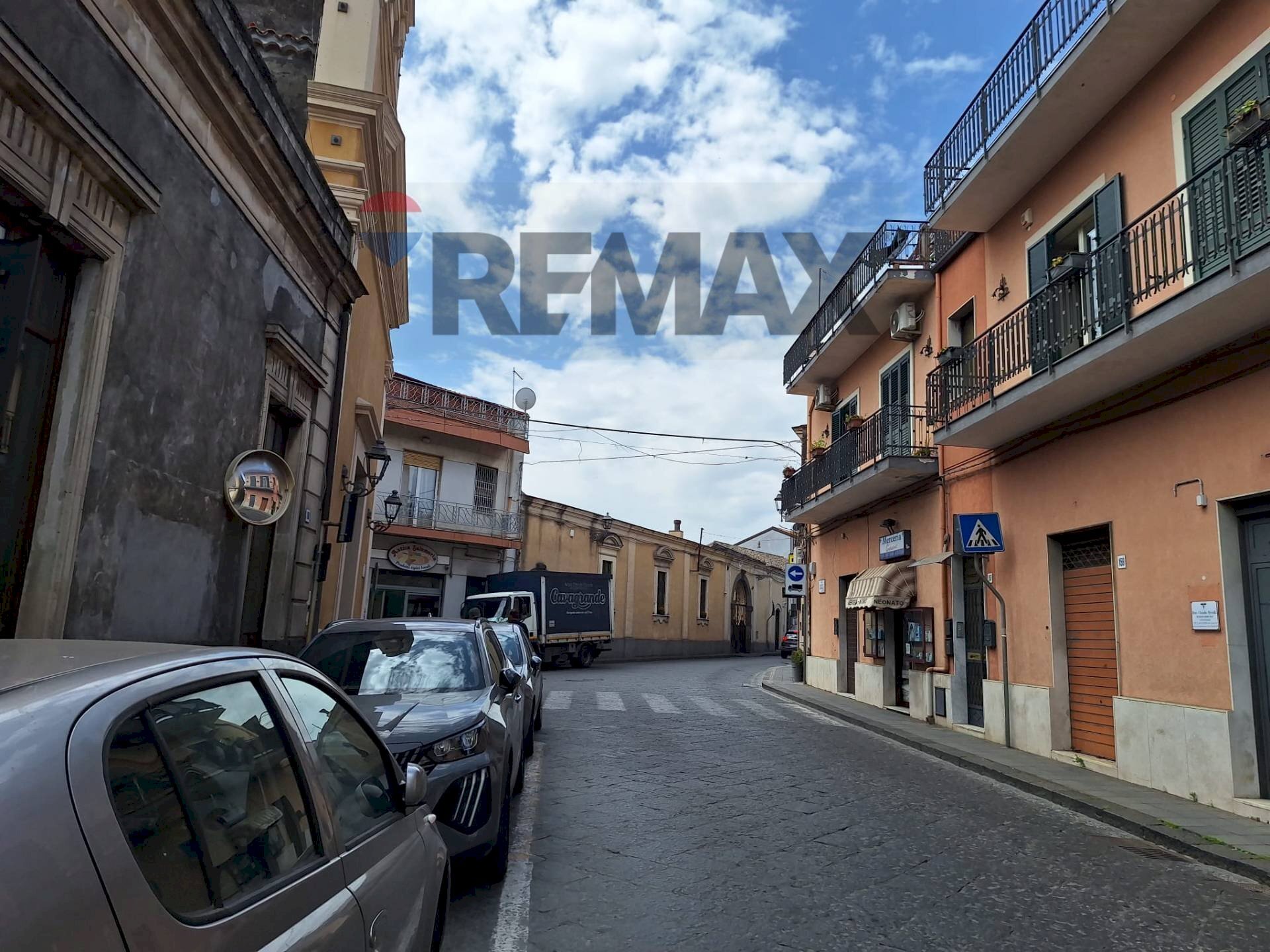 Edificio all\'aperto - Ufficio Via Giuseppe Garibaldi
 
159/163, Viagrande - foto 1