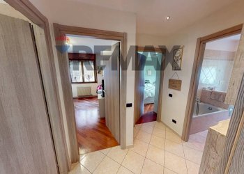 Hall / corridoio - Three-room apartment Settala - photo 19