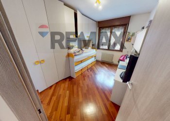 Camera / camera da letto - Three-room apartment Settala - photo 33