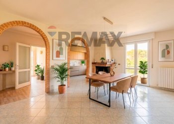 Sala da pranzo - Appartamento viale cante di montevecchio
 
38, Monte Porzio - foto 5