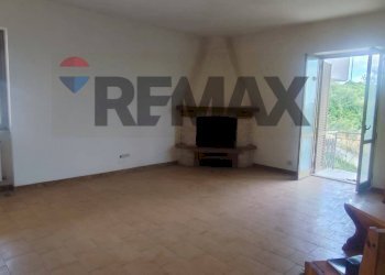 Stanza vuota - Appartamento VIA GIOVANNI TINTO
 
34, Fara in Sabina - foto 2