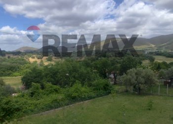 Vista delle montagne - Appartamento VIA GIOVANNI TINTO
 
34, Fara in Sabina - foto 6