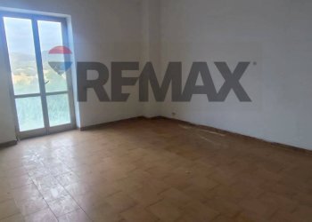 Stanza vuota - Appartamento VIA GIOVANNI TINTO
 
34, Fara in Sabina - foto 12