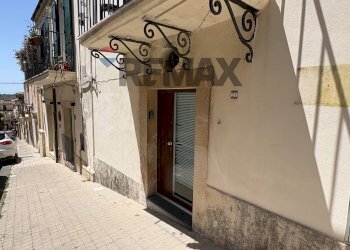 Edificio all\'aperto - Semi-detached house Via Giordano Bruno
 
21, Noto - photo 1