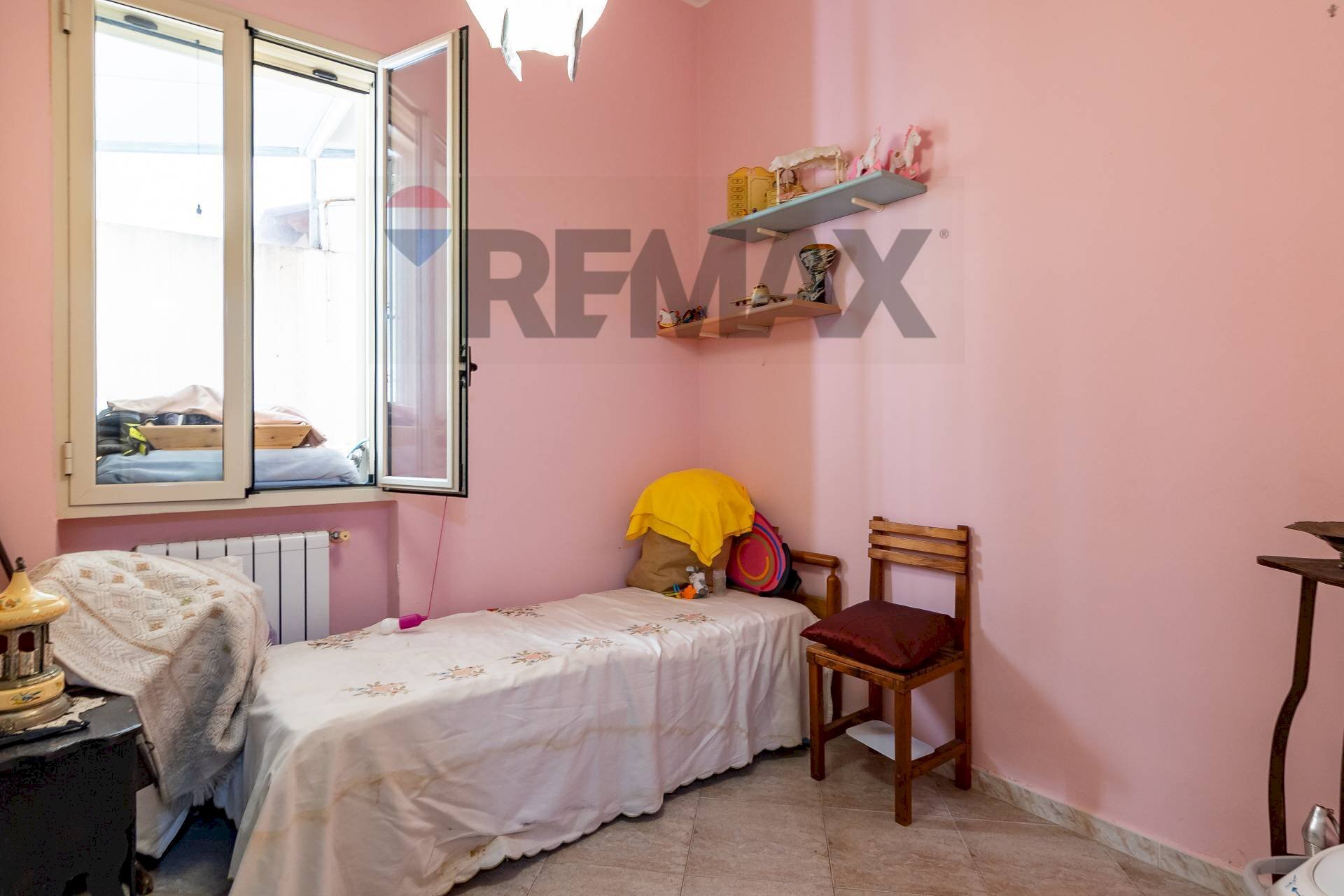 Camera / camera da letto - Four-room apartment via Magnisi
38, Priolo Gargallo - photo 2