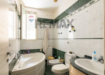 Bagno - Four-room apartment via Magnisi
 
38, Priolo Gargallo - photo 31