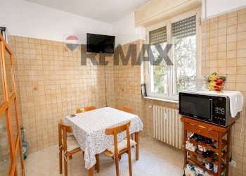 Sala da pranzo - Trilocale Via Umberto Giordano
 
2, Bergamo - foto 7