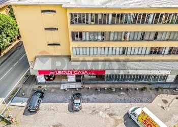 Edificio all\'aperto - Locale Commerciale Unità d'Italia
120, Olgiate Olona - foto 3