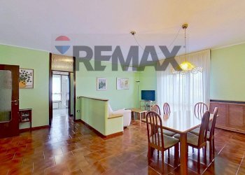 Sala da pranzo - Three-room apartment VIA FERRINI
 
50, Busto Arsizio - photo 6