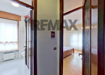 Hall / corridoio - Three-room apartment VIA FERRINI
 
50, Busto Arsizio - photo 13