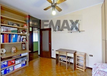 Sala da pranzo - Three-room apartment VIA FERRINI
 
50, Busto Arsizio - photo 25