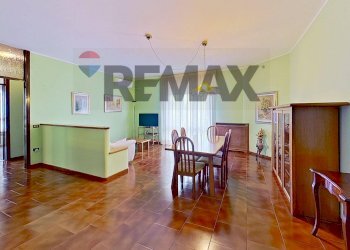 Sala da pranzo - Three-room apartment VIA FERRINI
 
50, Busto Arsizio - photo 37