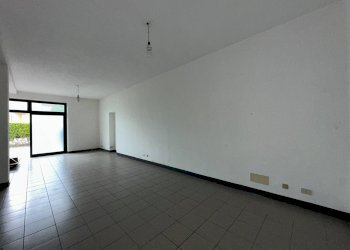 Foto 1 - Warehouse segrominio in monte, Capannori - photo 1