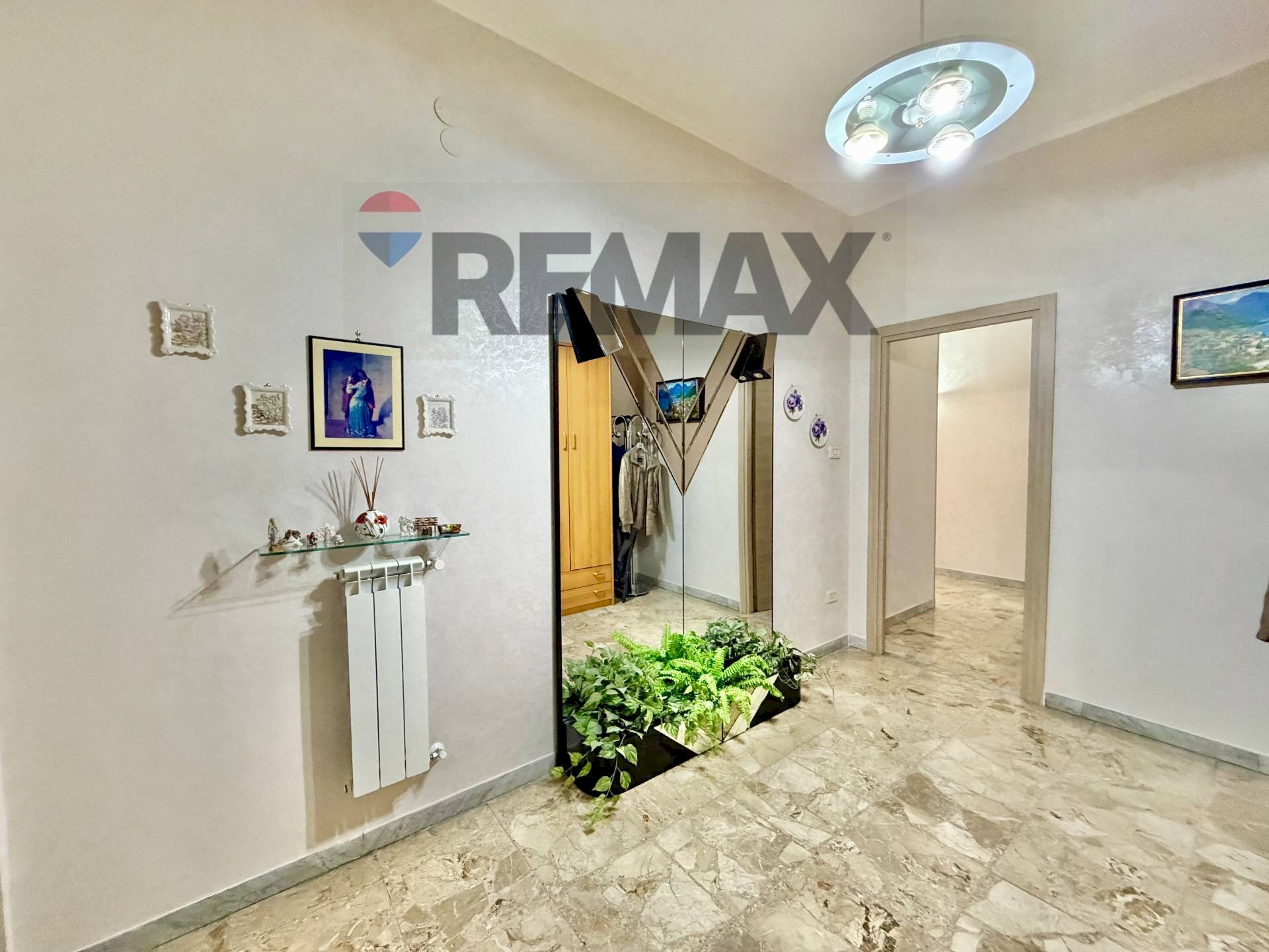 Hall / corridoio - Three-room apartment VIALE DELLA REPUBBLICA
76, Calvizzano - photo 3
