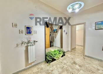 Hall / corridoio - Three-room apartment VIALE DELLA REPUBBLICA
 
76, Calvizzano - photo 3