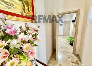 Hall / corridoio - Three-room apartment VIALE DELLA REPUBBLICA
 
76, Calvizzano - photo 14