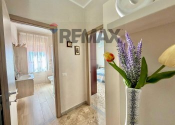 Hall / corridoio - Three-room apartment VIALE DELLA REPUBBLICA
 
76, Calvizzano - photo 26